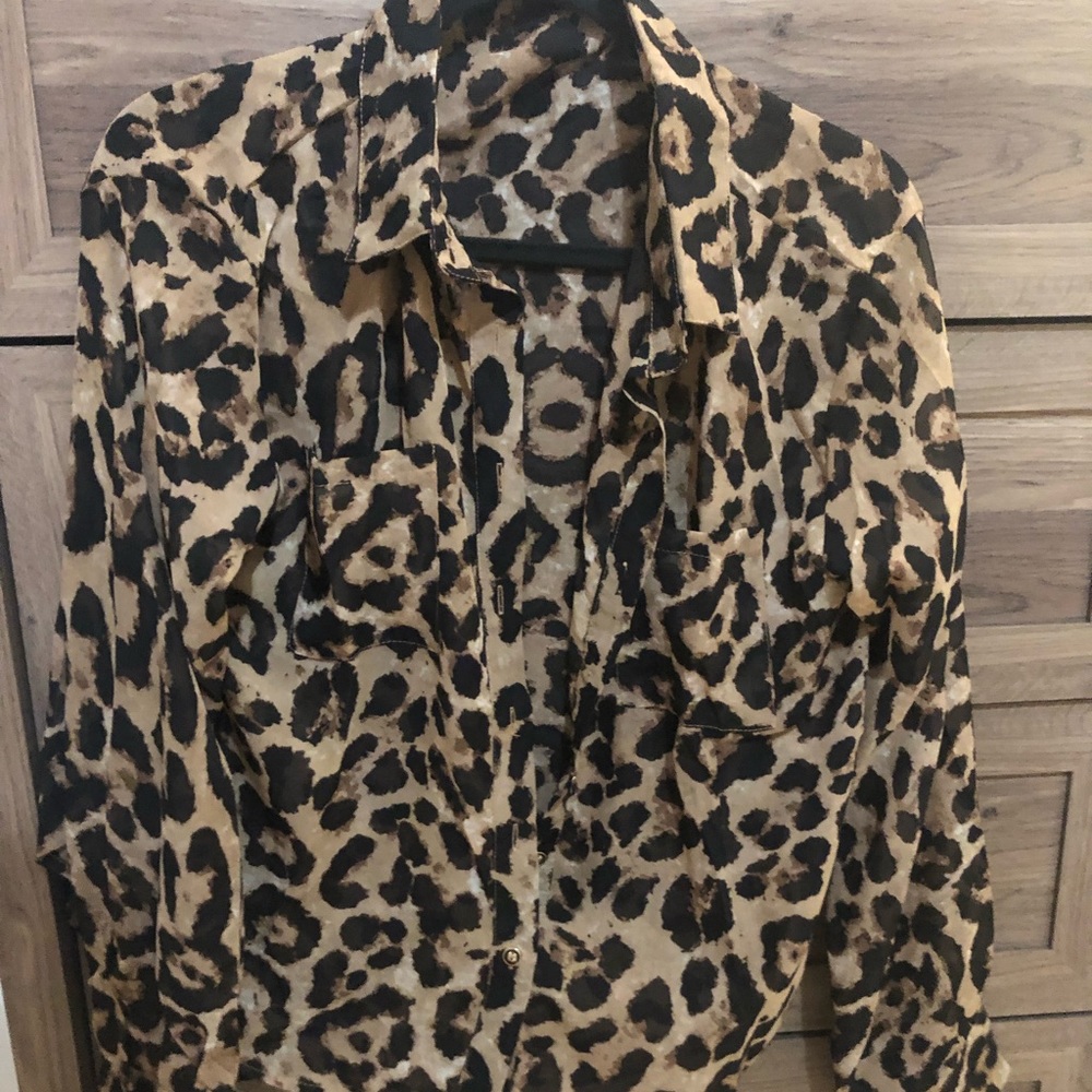 Super cute button up cheetah blouse